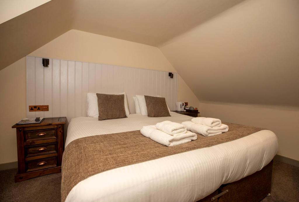 Uma cama ou camas num quarto em The Whisky Vaults
