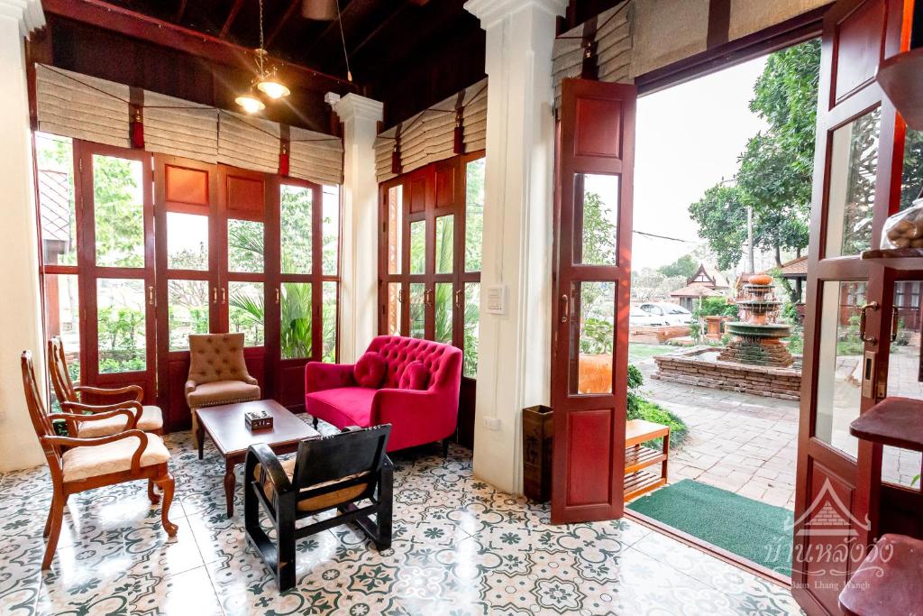 Posezení v ubytování Baan Lhang Wangh บ้านหลังวัง