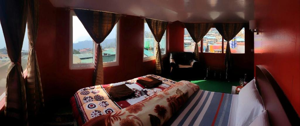 Lama Hotel - Cafe De Himalaya - Deluxe Double Room