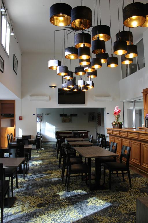 Restaurace v ubytování The Originals City Hôtel, Aéroport Beauvais