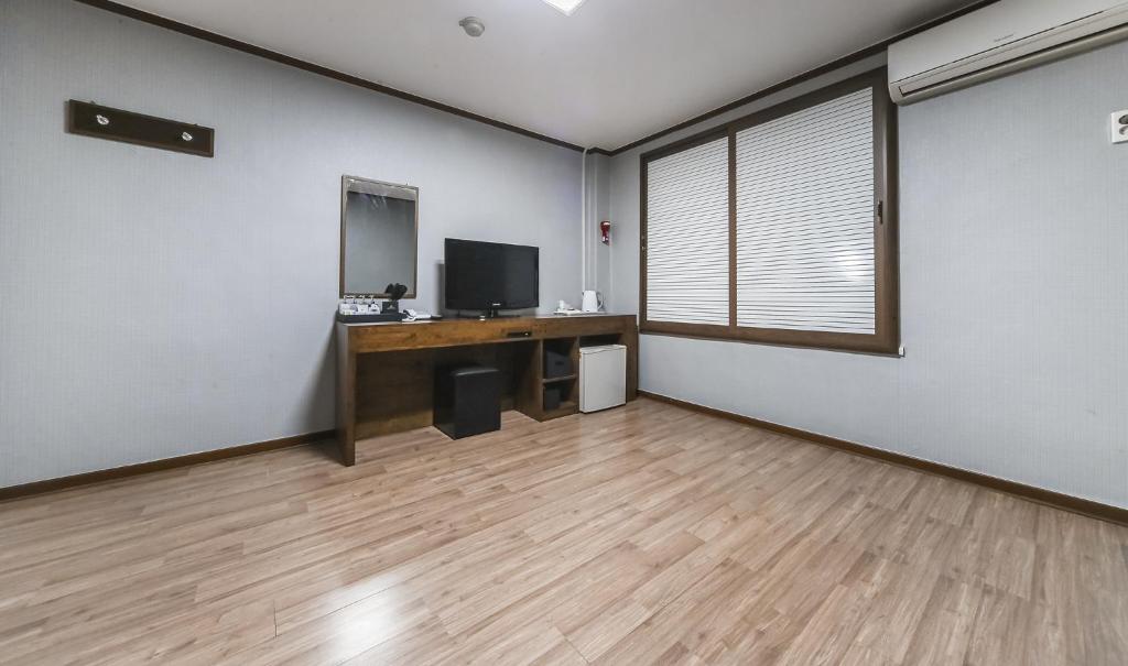 TV a/nebo společenská místnost v ubytování Hotel Valentine Gyeongju