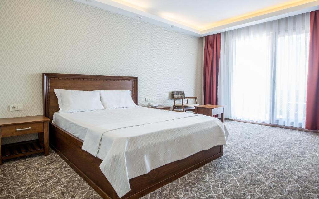 Postel nebo postele na pokoji v ubytování Helen Troya Hotel Geyikli