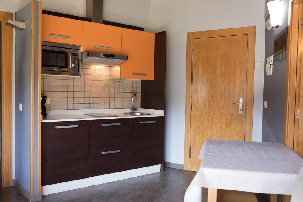 A kitchen or kitchenette at Los Picos