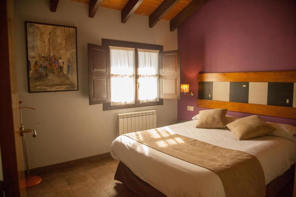 A bed or beds in a room at Los Picos