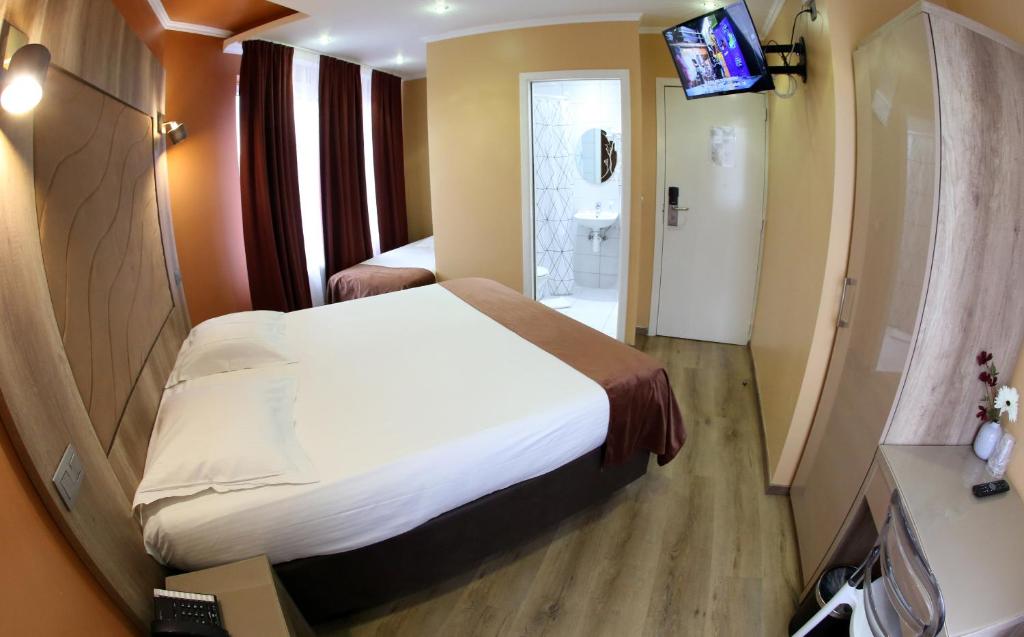 Postel nebo postele na pokoji v ubytování Hotel Phenix