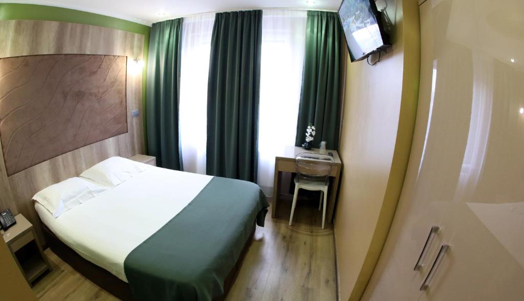 Postel nebo postele na pokoji v ubytování Hotel Phenix