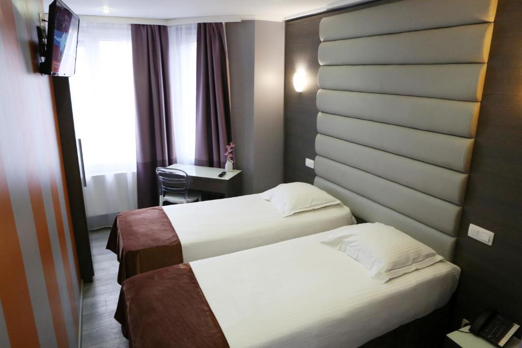 Postel nebo postele na pokoji v ubytování Hotel Phenix