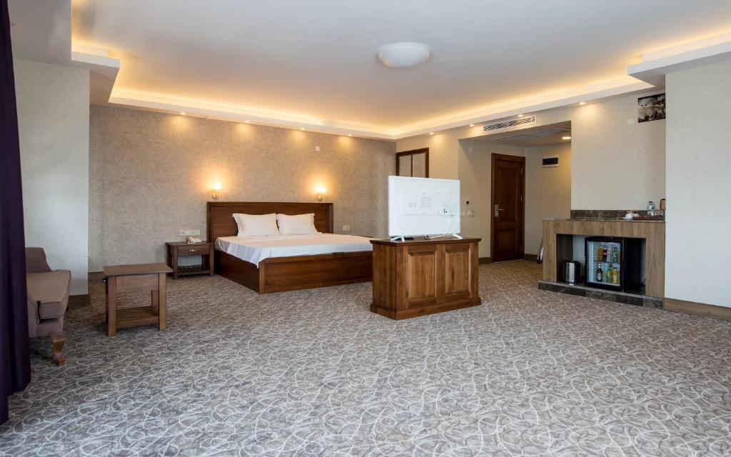 Postel nebo postele na pokoji v ubytování Helen Troya Hotel Geyikli