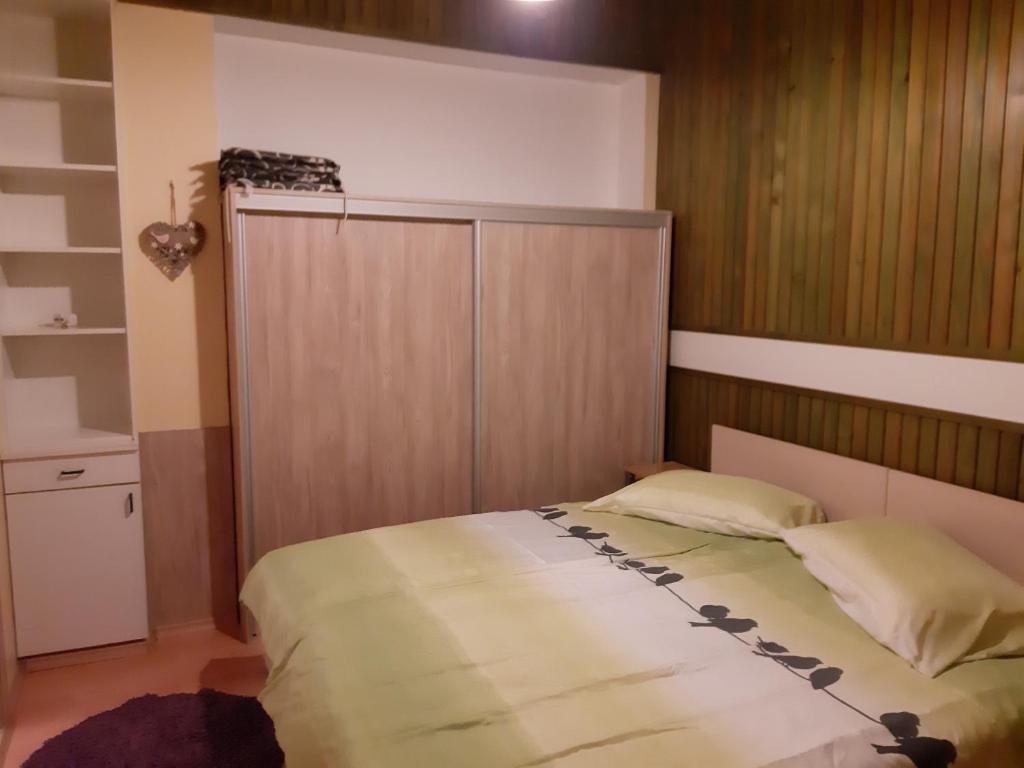 Postel nebo postele na pokoji v ubytování Apartments and Rooms Knez