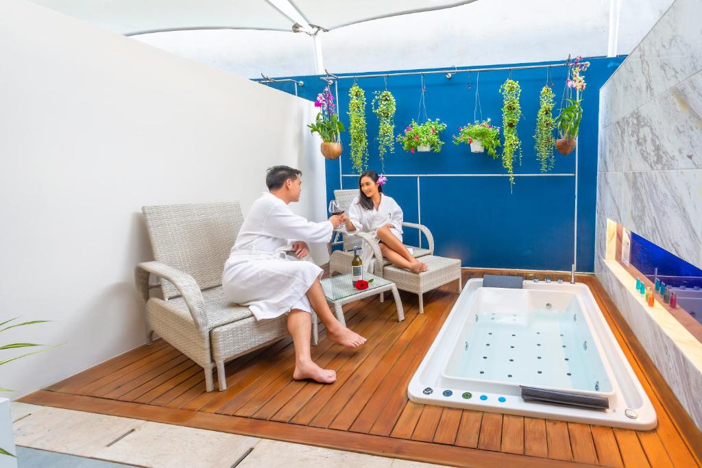Hotel Clover Patong Phuket - SHA Plus - Resim 12