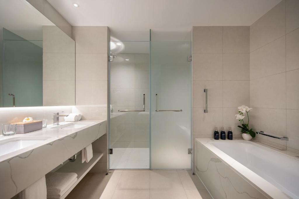 1 Bedroom Suite with Terrace Ocean View – King Bed - 70 sqm