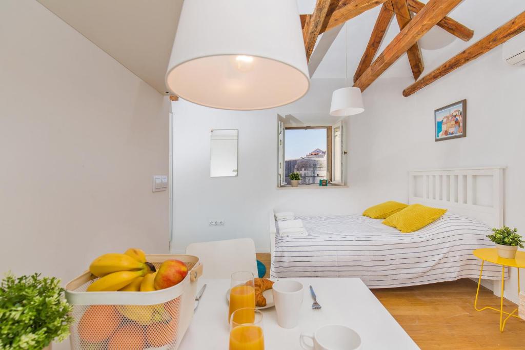 City Walls Studio Apartments by Irundo
