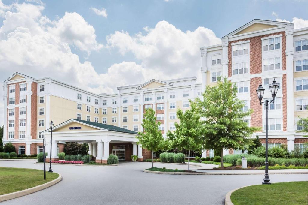 a rendering of the front of a hotel at Wyndham Gettysburg in Gettysburg