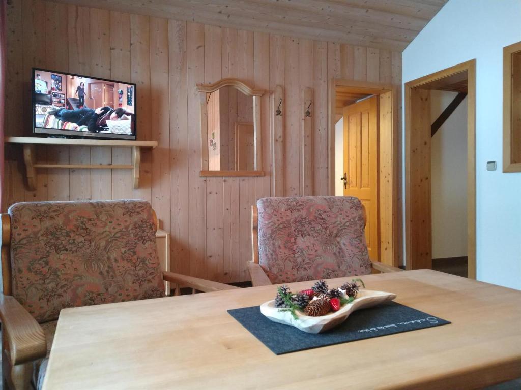 TV a/nebo společenská místnost v ubytování Jagdhaus Hiemer