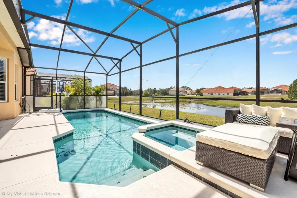 Spacious Pool Area with LAKE VIEW - 5BD/4.5BA Pool Home #5AV139, Davenport, Statele Unite ale Americii