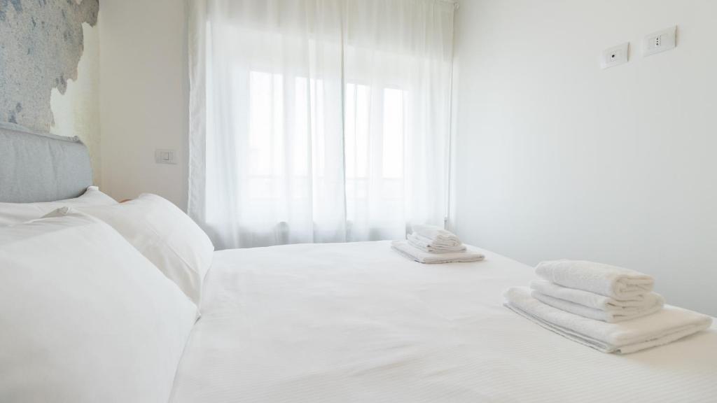 A bed or beds in a room at Italianway - Brianza 28