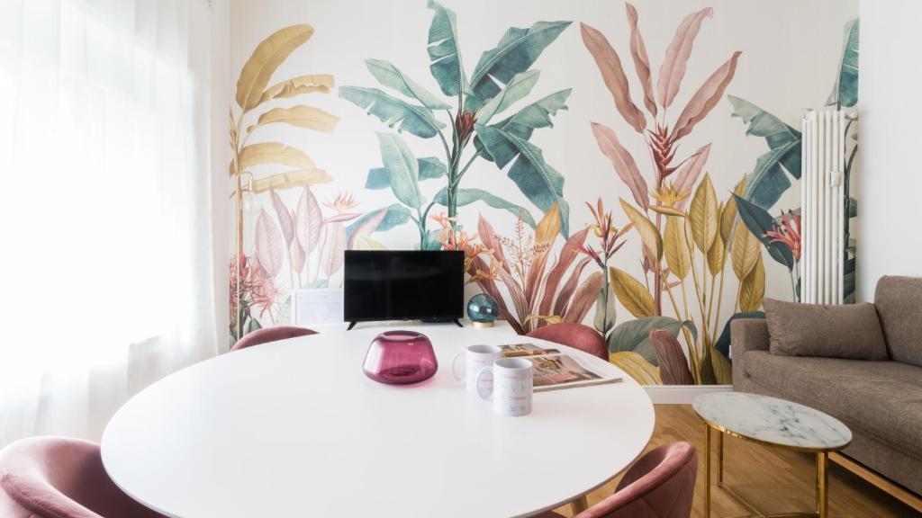 A television and/or entertainment centre at Italianway - Brianza 28