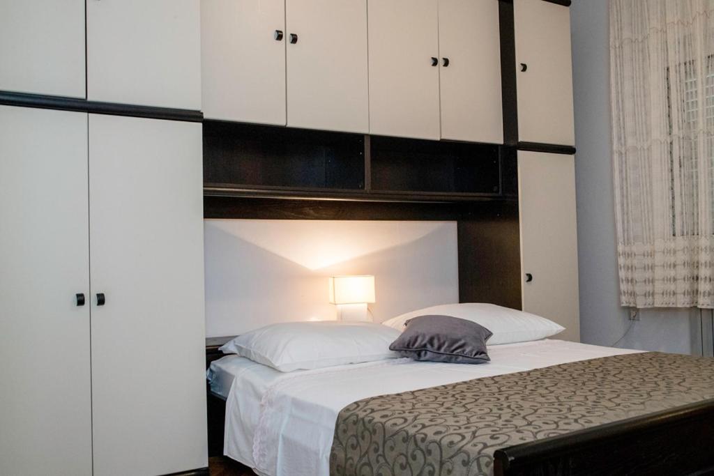 Postel nebo postele na pokoji v ubytování Apartments Dionis