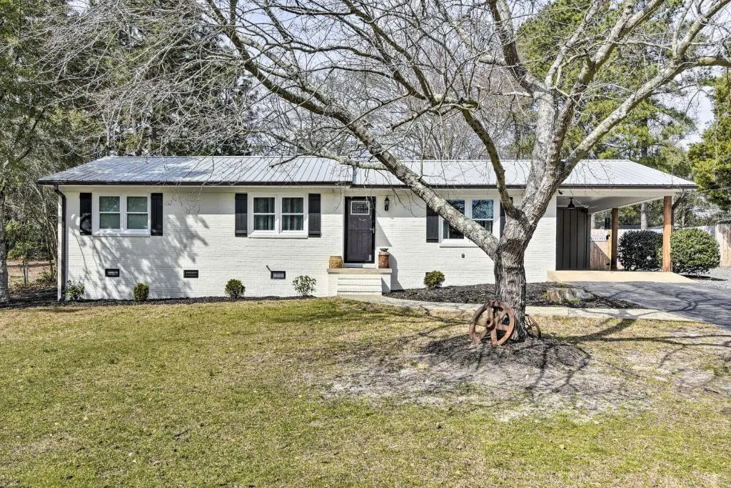 Studio with Patio- Walk to Hikes, Sights and Bites, Aberdeen, United States