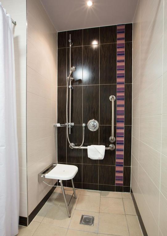 Crowne Plaza Dublin Blanchardstown, an IHG Hotel - Standard King Room - Accesso Alla Disabilità