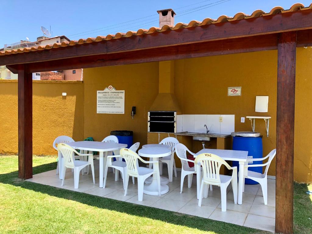  Uma Casa Feliz Pertinho da Praia pra Relaxar