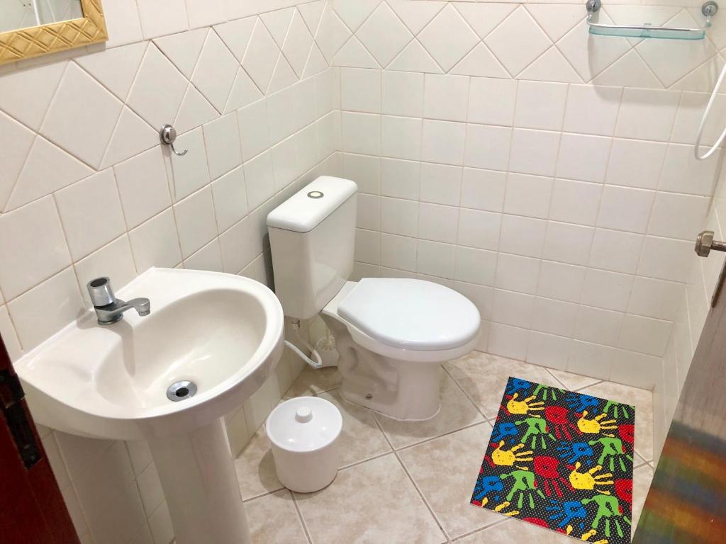  Uma Casa Feliz Pertinho da Praia pra Relaxar