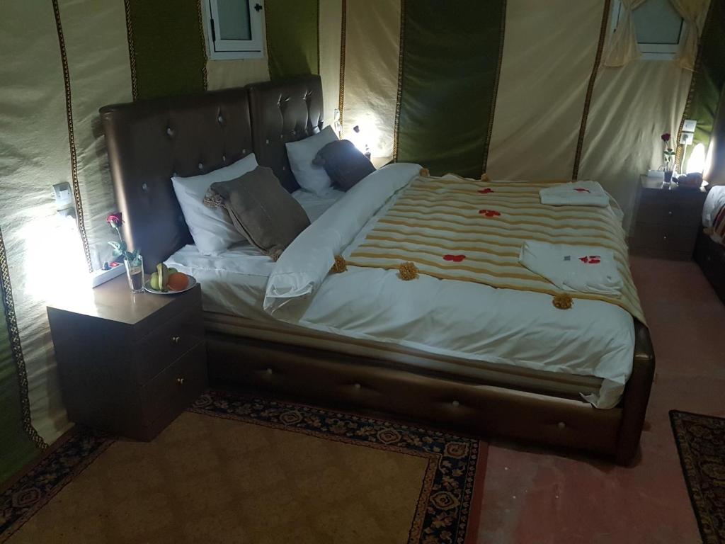 Postel nebo postele na pokoji v ubytování Dune Merzouga Camp