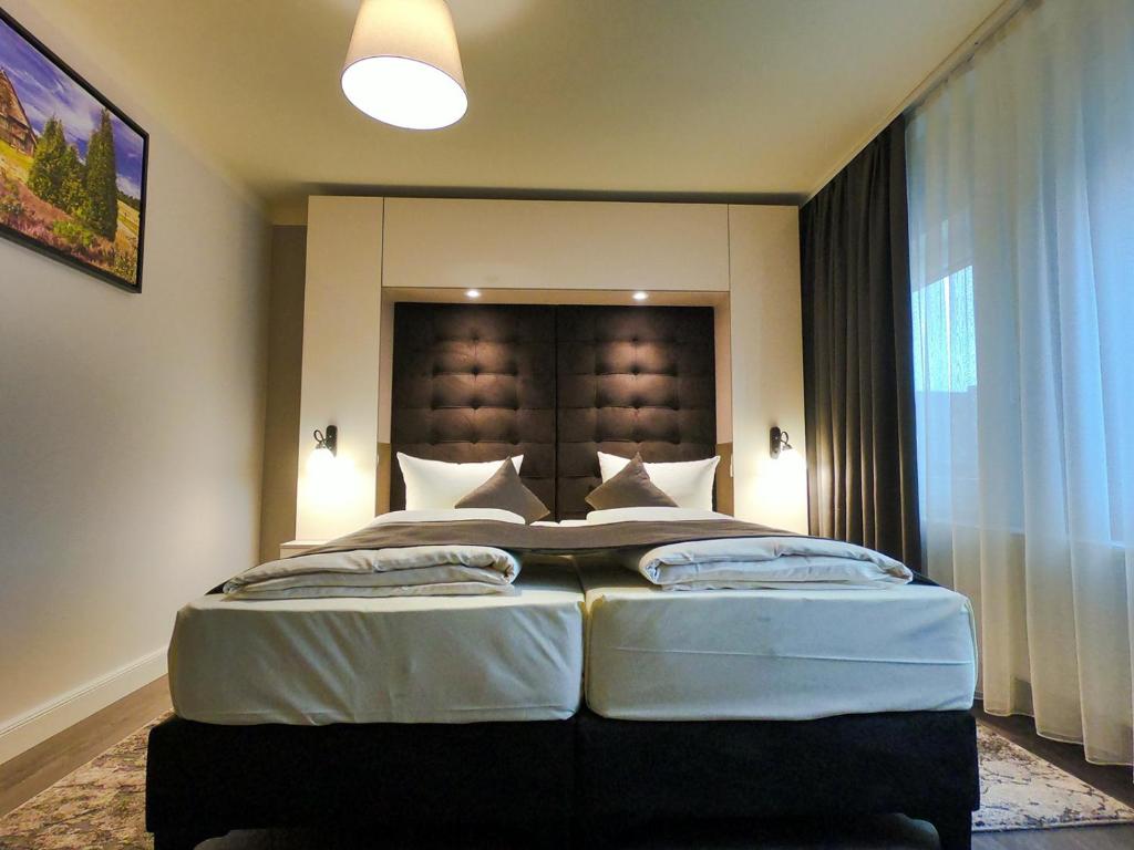 Postel nebo postele na pokoji v ubytování Hotel Bispinger Hof