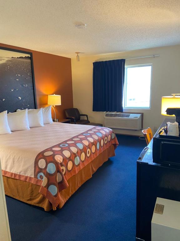 Super 8 by Wyndham College Station - Kamer Met Kingsize Bed - Roken