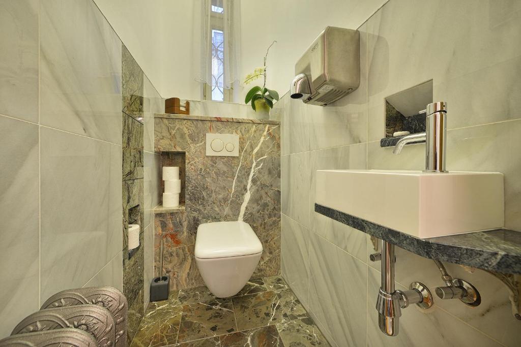 Koupelna v ubytování Apartman Dalia Janáčkovo nábřeží