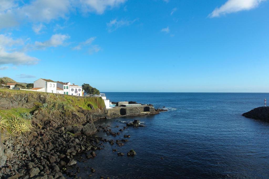 a view of the ocean with a house on the cliff at VILLA SAL in Lagoa