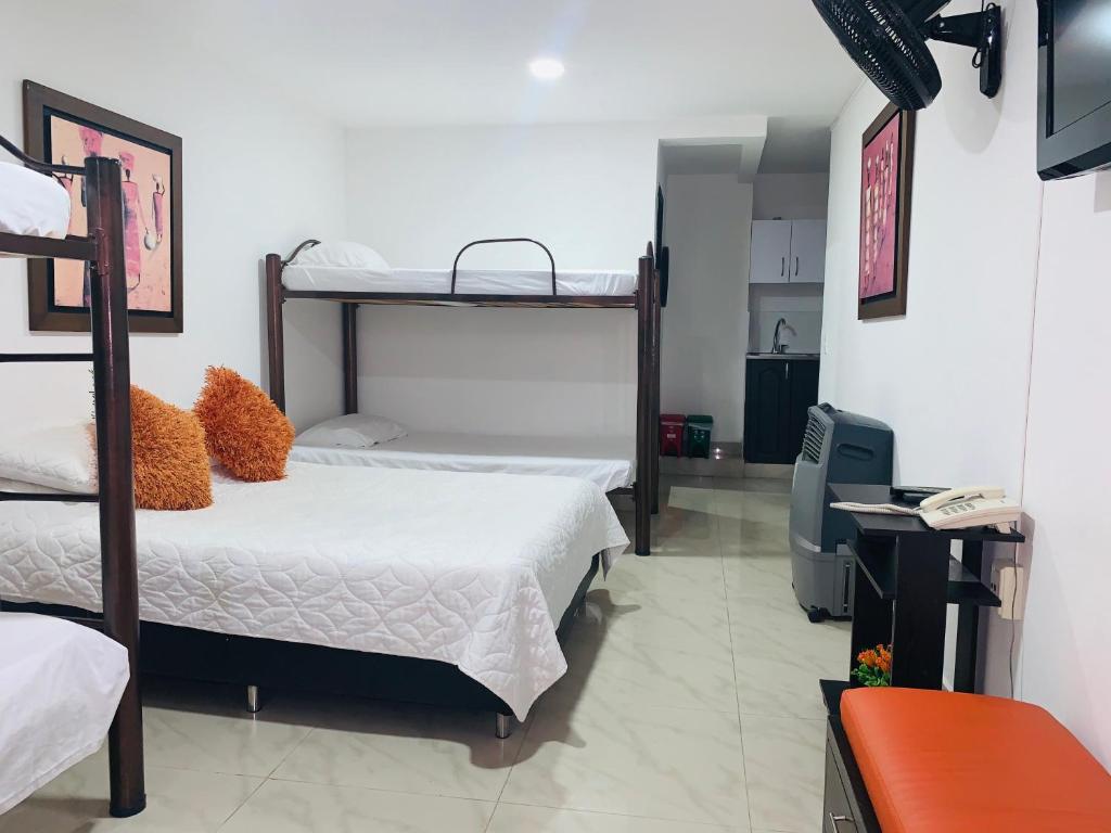 Postel nebo postele na pokoji v ubytování Hotel Lleras Premium #1