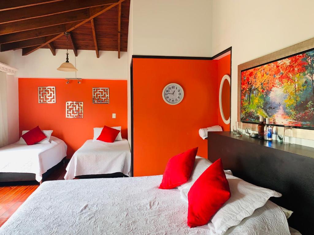 Postel nebo postele na pokoji v ubytování Hotel Lleras Premium #1