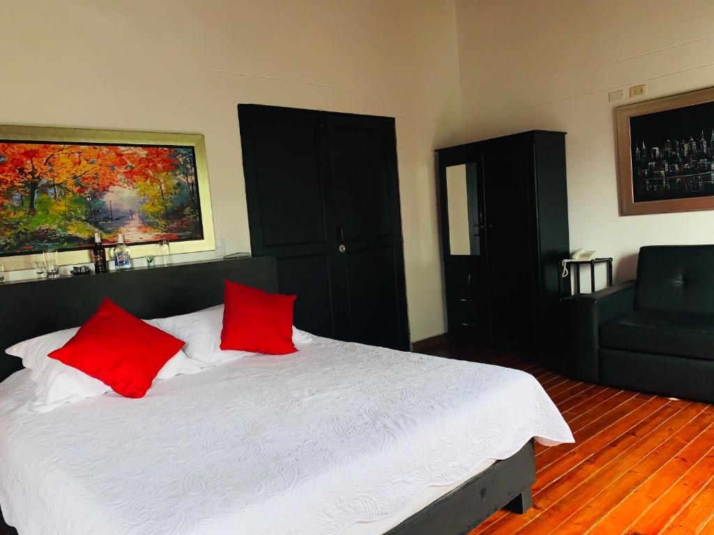 Postel nebo postele na pokoji v ubytování Hotel Lleras Premium #1