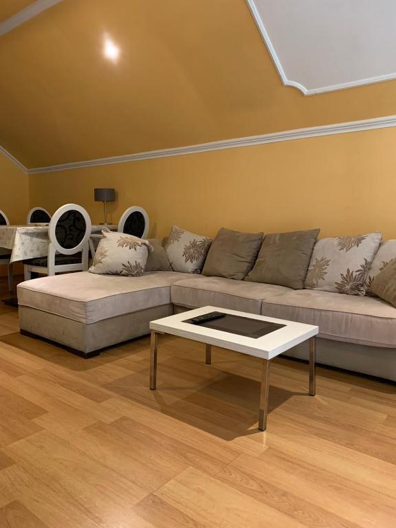 Bellmatini - One-Bedroom Apartment