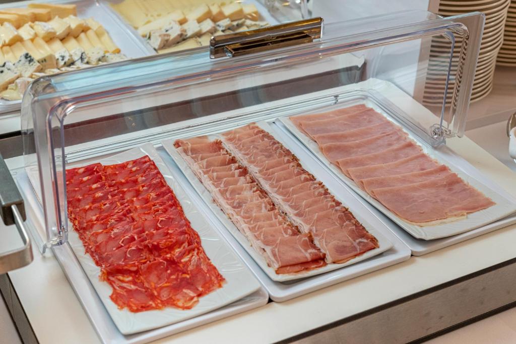 ホテルの敷地内または近くでの食事または食べ物