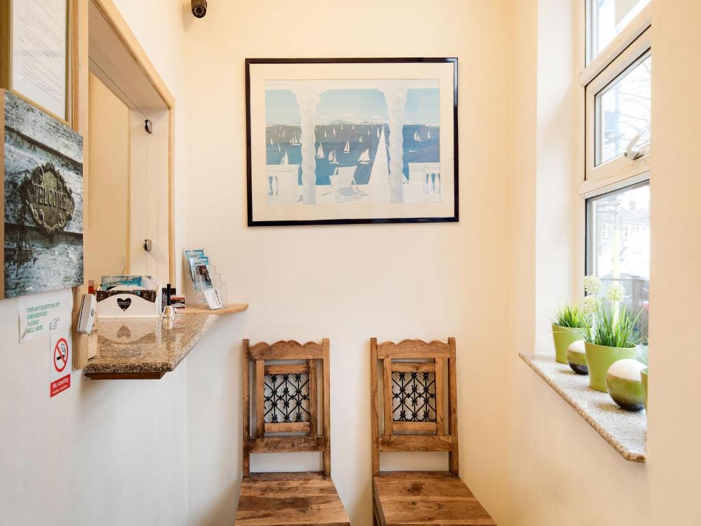 A seating area at Lovely Studio in London with Patio