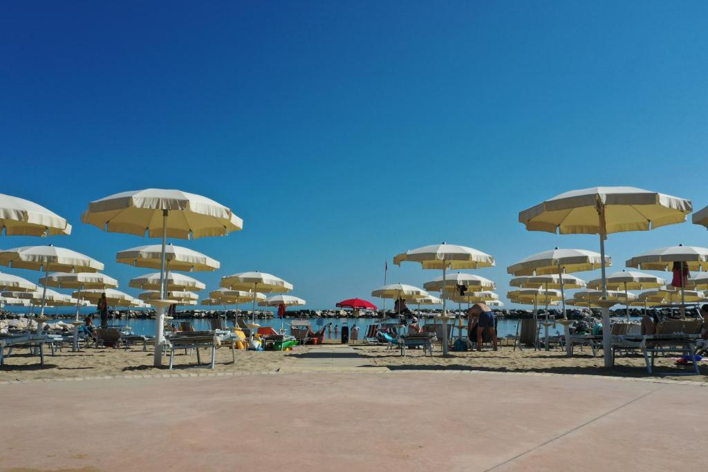 Fotografie z fotogalerie ubytování Hotel Strand v destinaci Marina di Montenero