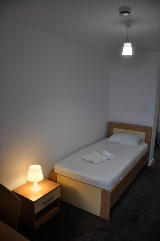 Postel nebo postele na pokoji v ubytování MANEA Orsova