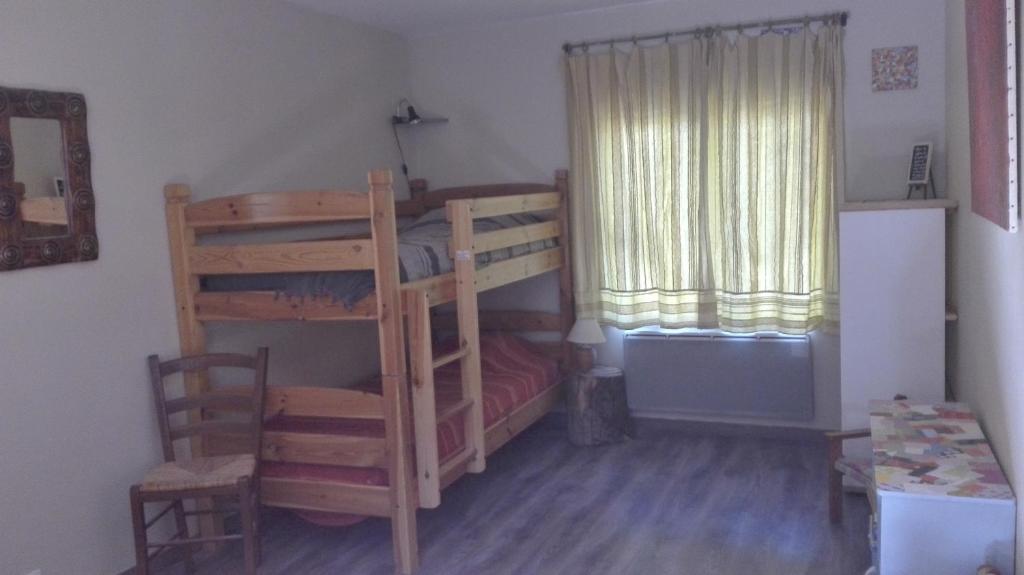 Postel nebo postele na pokoji v ubytování GITE Le CERISIER VIA RHONA DOLCE VIA