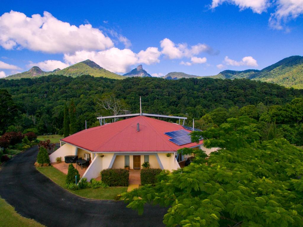 Vedere de sus a A view of Mount Warning