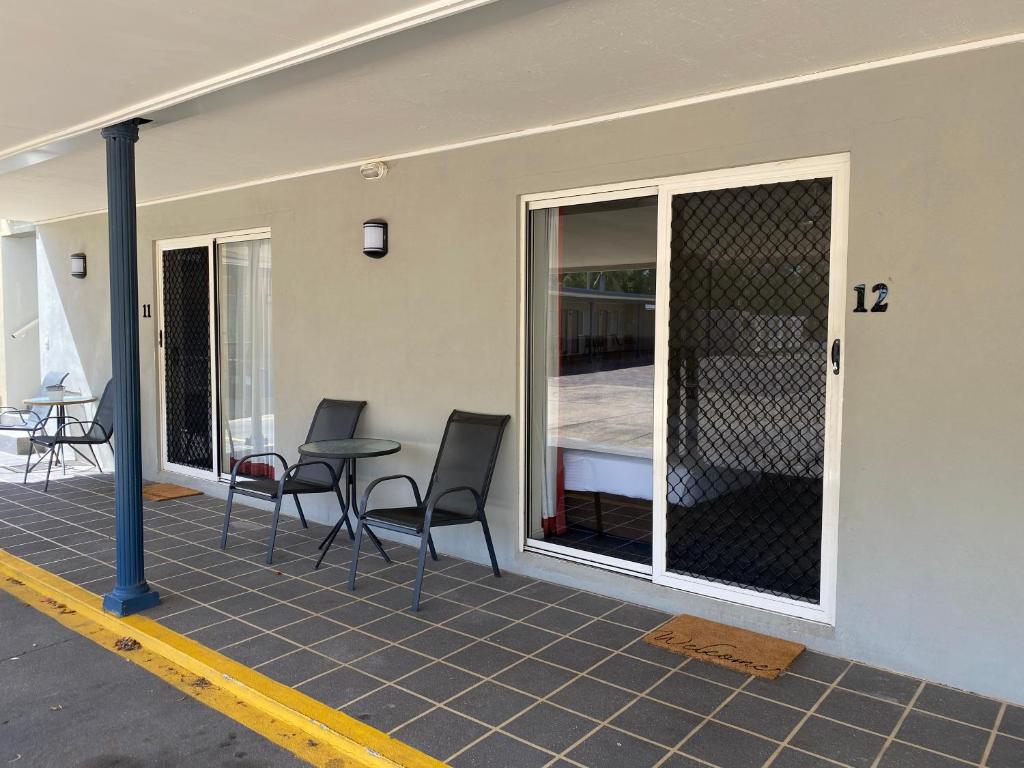 Un balcón o terraza en Hervey Bay Motel