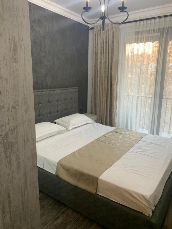 Art Apart 2 - One-Bedroom Apartment