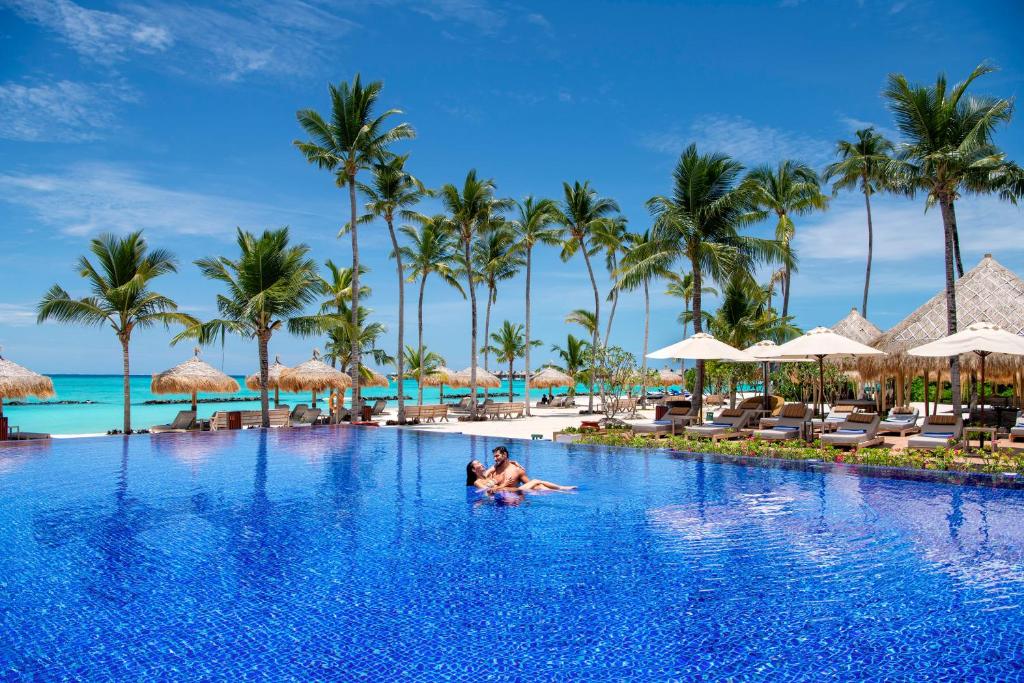 Bazén v ubytování Emerald Maldives Resort & Spa-Deluxe All Inclusive nebo v jeho okolí