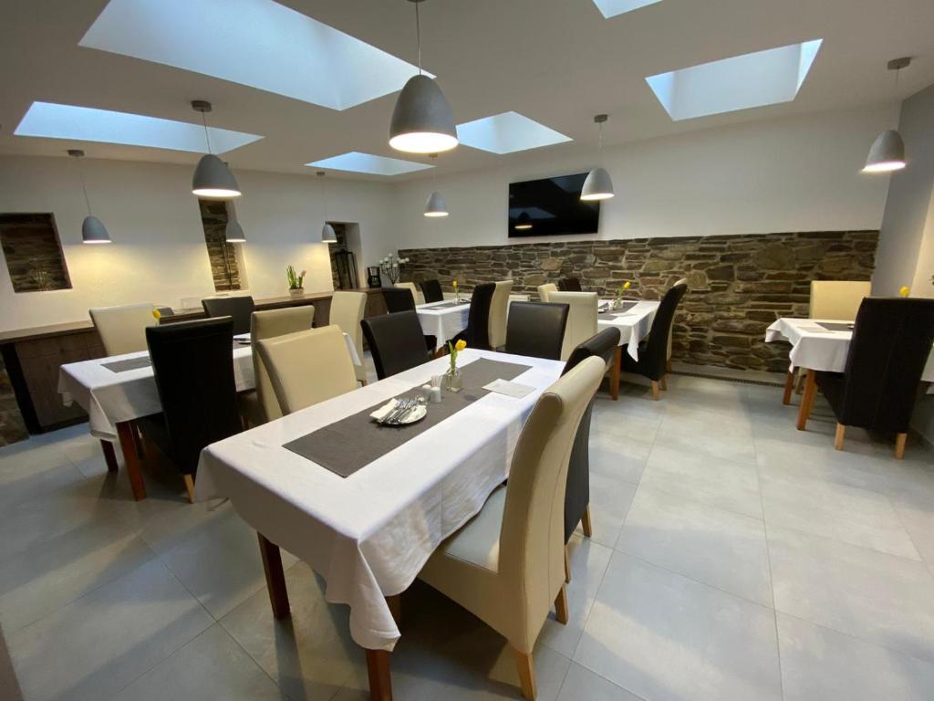 TV a/nebo společenská místnost v ubytování Hotel Gurman