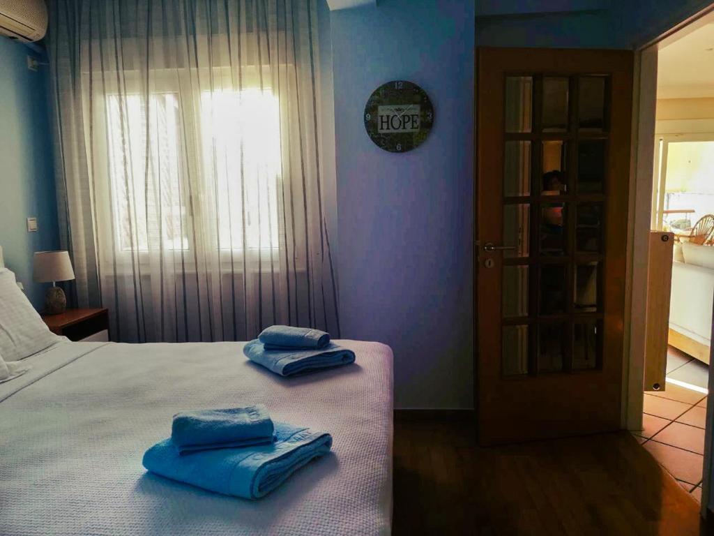 Postel nebo postele na pokoji v ubytování Luxury seaview apartment by the sea