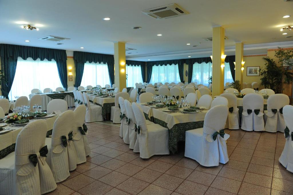 Restauracja lub miejsce do jedzenia w obiekcie Orizzonte Acireale Hotel