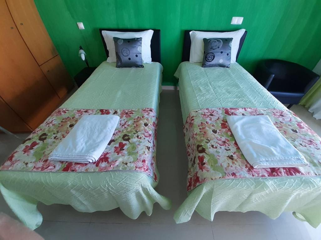 Alojamento Rita tesisinde bir odada yatak veya yataklar