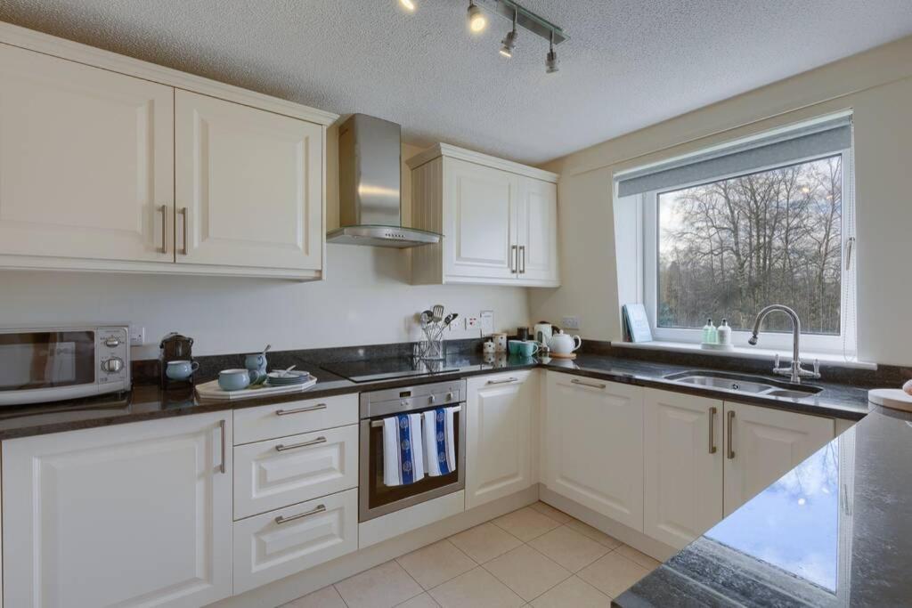 Superb top floor apartment next to Gleneagles