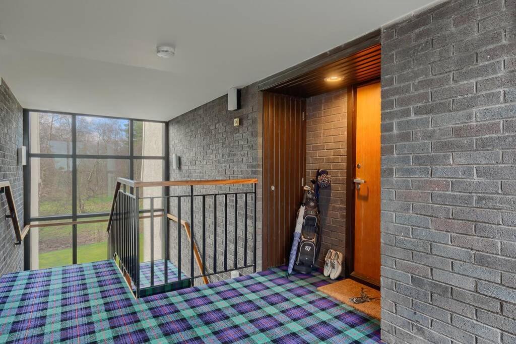 Superb top floor apartment next to Gleneagles